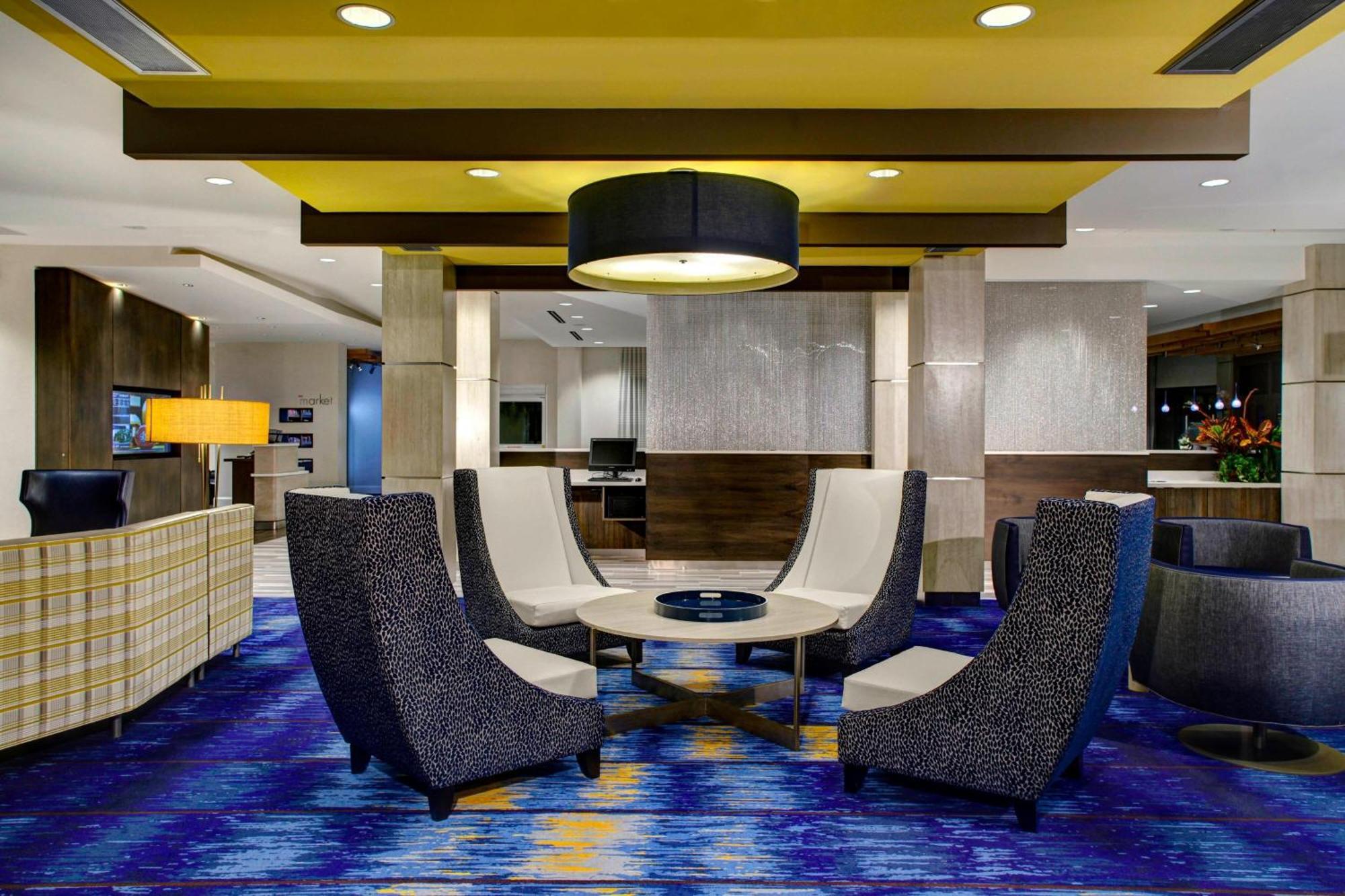 מלון Courtyard By Marriott קרולטון מראה חיצוני תמונה