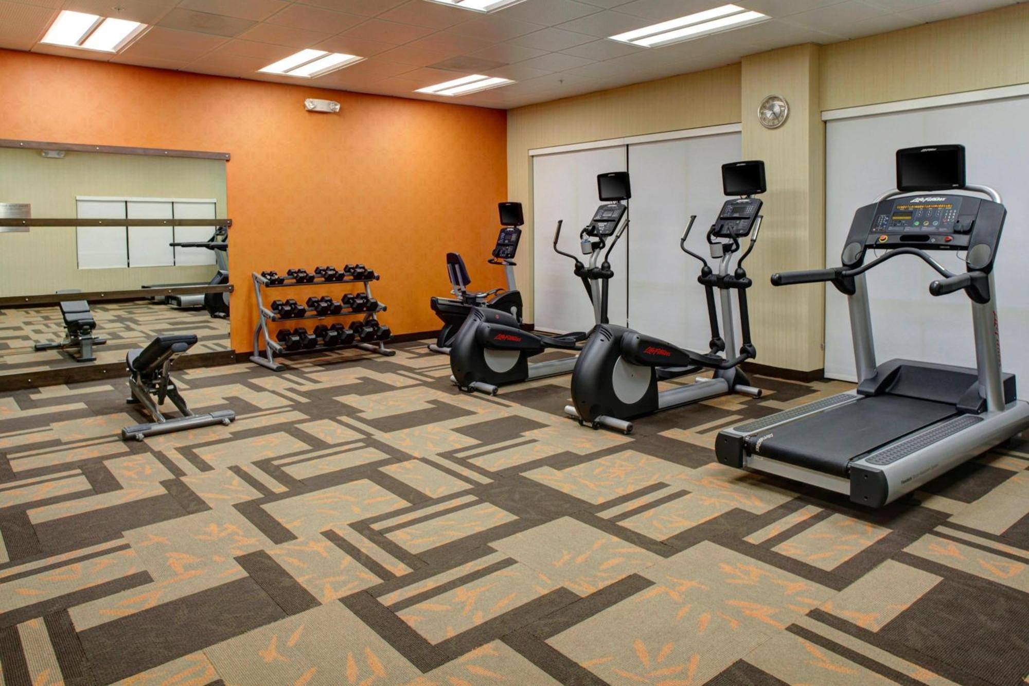 מלון Courtyard By Marriott קרולטון מראה חיצוני תמונה