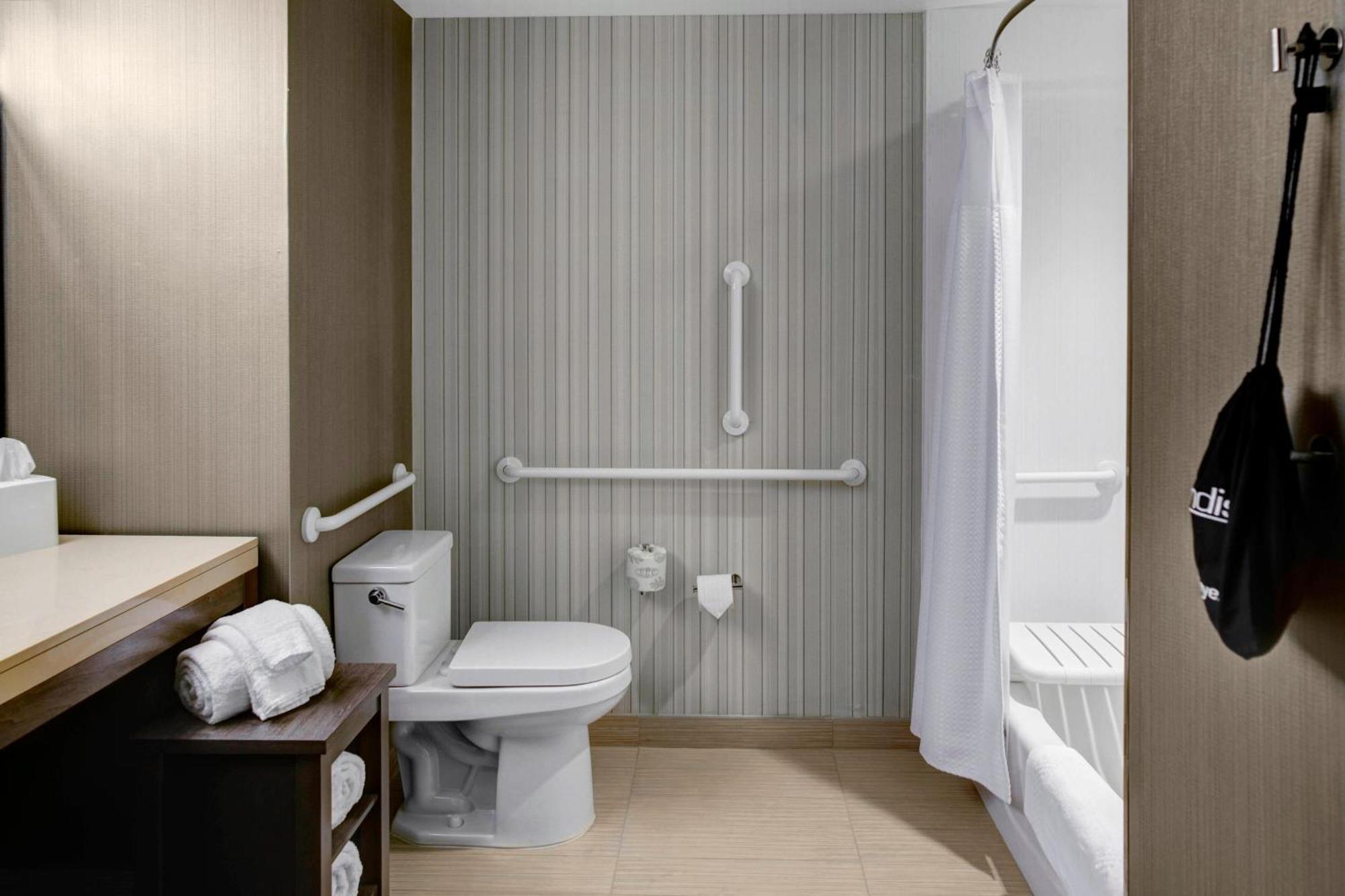 מלון Courtyard By Marriott קרולטון מראה חיצוני תמונה