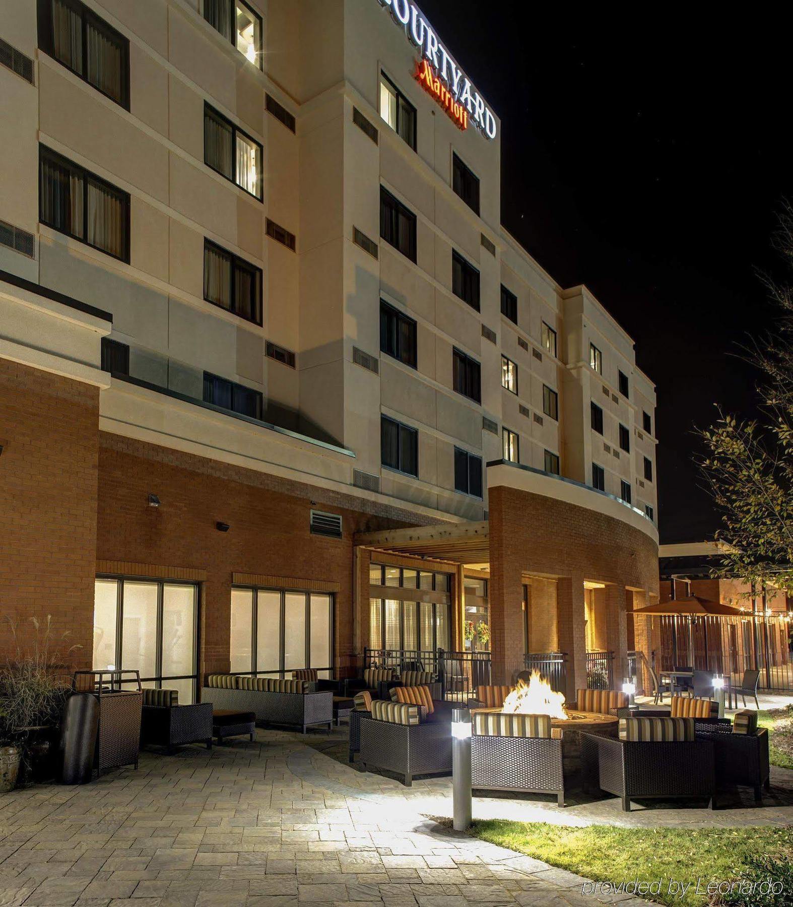 מלון Courtyard By Marriott קרולטון מראה חיצוני תמונה