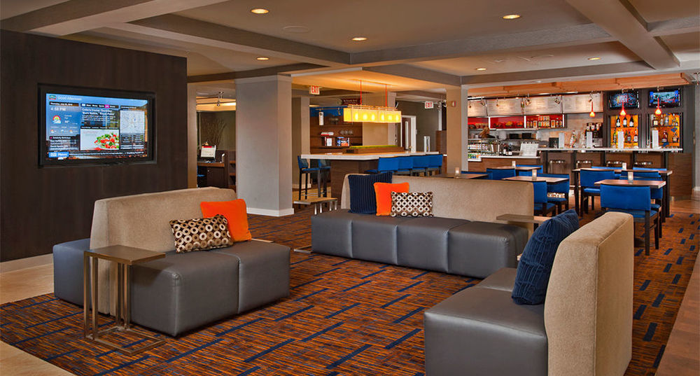 מלון Courtyard By Marriott קרולטון מראה חיצוני תמונה