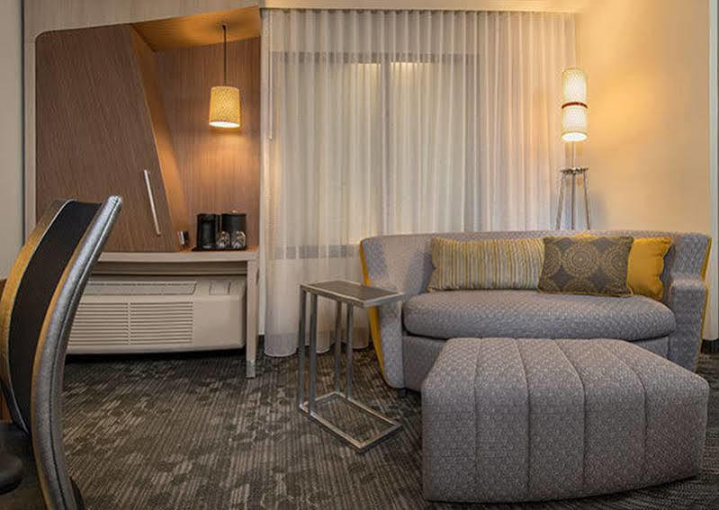 מלון Courtyard By Marriott קרולטון מראה חיצוני תמונה
